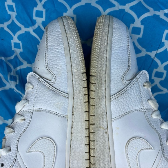 Nike Women’s size 8.5 Air Jordan 1 low Triple white sneakers classic wmns ladies - Picture 9 of 11